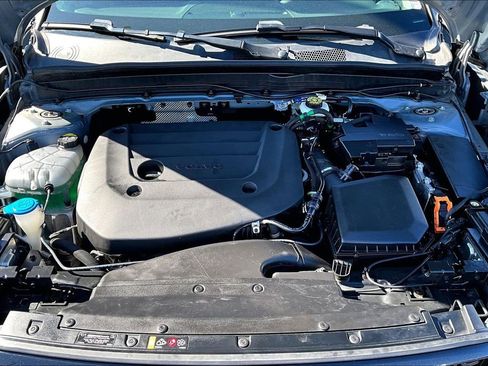Used 2023 Volvo XC40 B4 Ultimate FWD image 32