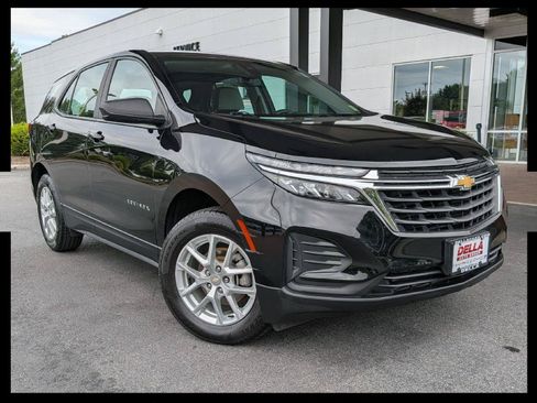 Used 2023 Chevrolet Equinox LS w/ Driver Confidence II Package AWD/4WD image 1