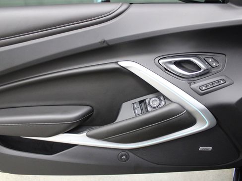 Used 2017 Chevrolet Camaro SS image 16
