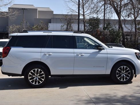 Certified 2025 Ford Expedition Platinum image 6