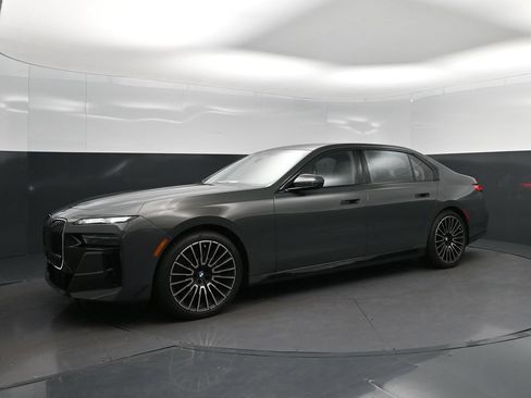 Certified 2026 BMW 740i w/ Executive Package RWD image 3