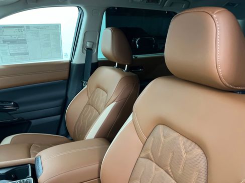 New 2026 Nissan Pathfinder Platinum image 16