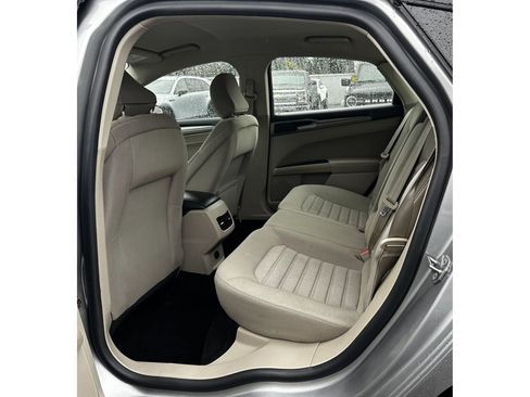 Used 2020 Ford Fusion SE image 16