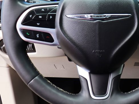 Used 2022 Chrysler Voyager LX FWD image 56