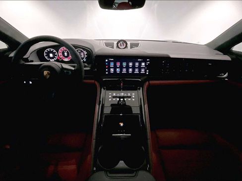 Used 2025 Porsche Panamera GTS image 17