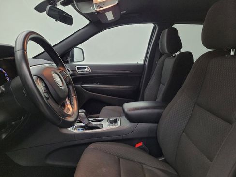Used 2019 Jeep Grand Cherokee Laredo AWD/4WD image 17