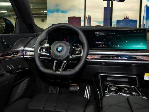 Used 2026 BMW 760i xDrive AWD/4WD image 16