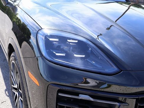 New 2025 Porsche Cayenne image 14