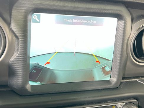 Used 2022 Jeep Gladiator Sport AWD/4WD image 14