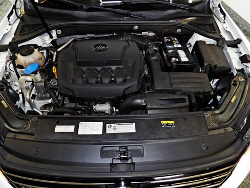 Used 2018 Volkswagen Passat 2.0T R-Line FWD image 22