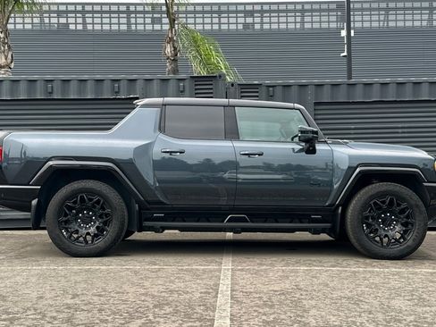 Used 2025 GMC Hummer EV 3X w/ LPO, Dark Essentials Package image 9