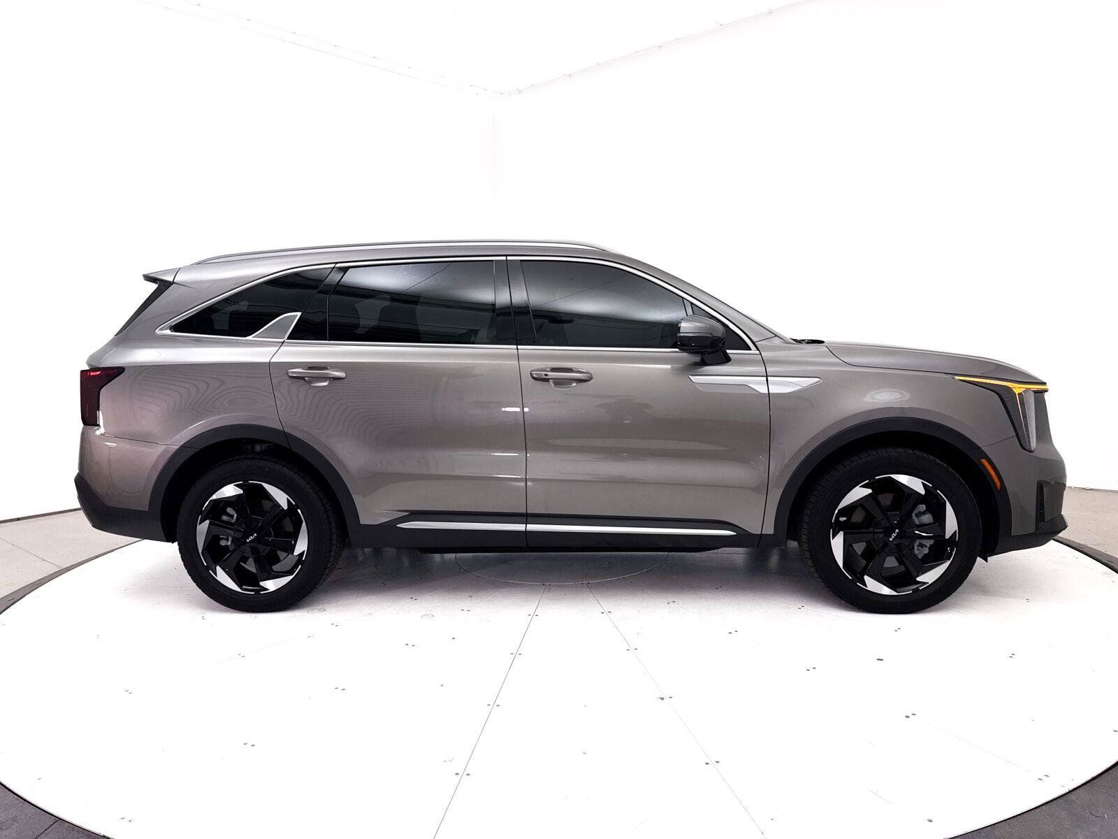 Used 2025 Kia Sorento EX FWD image 42