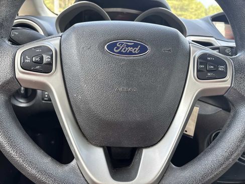 Used 2013 Ford Fiesta SE FWD image 9