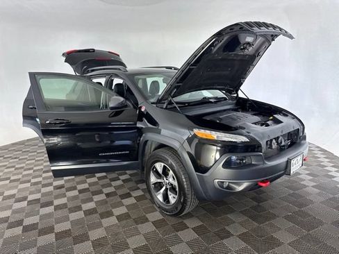 Used 2017 Jeep Cherokee Trailhawk w/ Cold Weather Group AWD/4WD image 14
