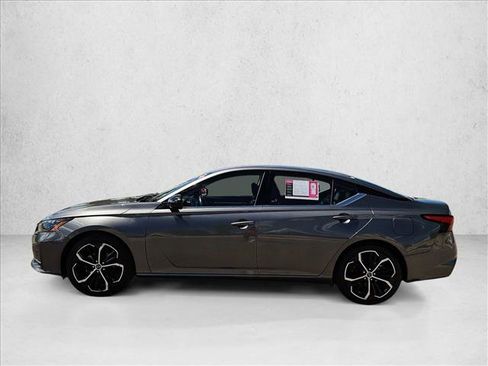 Used 2024 Nissan Altima 2.5 SR FWD image 9