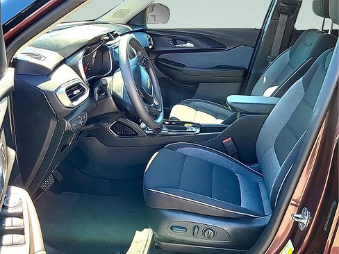 Used 2023 Chevrolet TrailBlazer LT FWD image 13