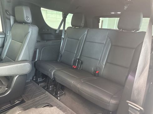 Used 2023 Chevrolet Suburban LT w/ Luxury Package AWD/4WD image 10