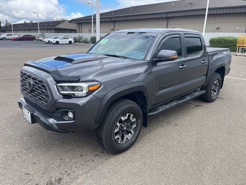 Used 2022 Toyota Tacoma TRD Off-Road w/ TRD Premium Off Road Package image 1