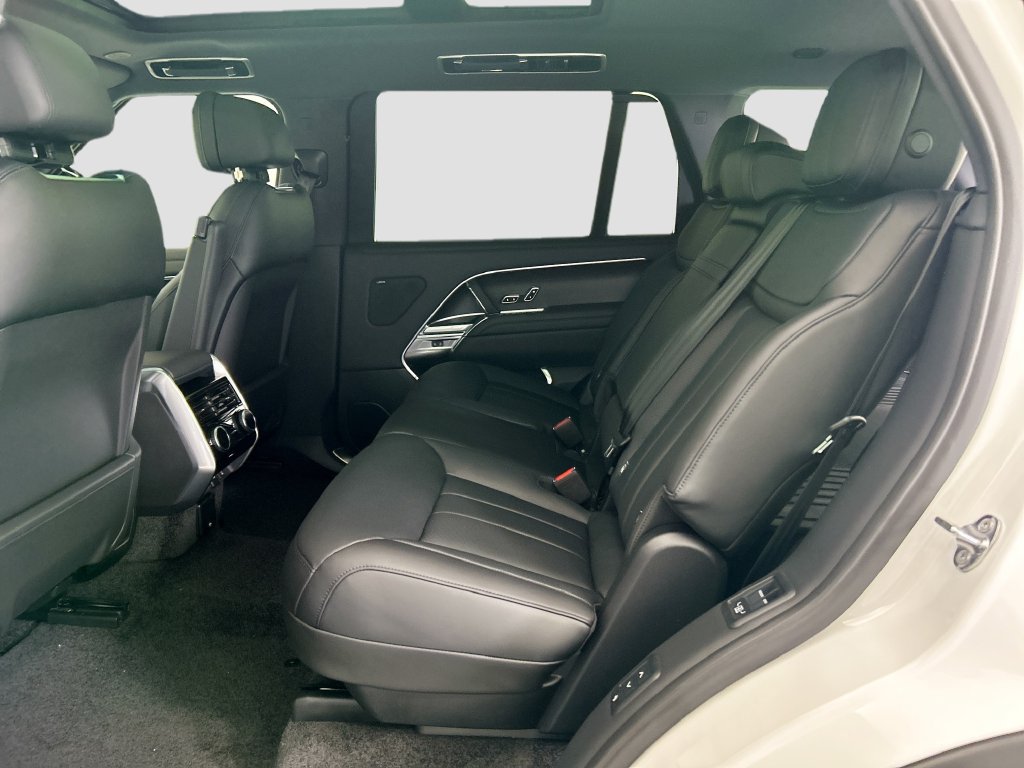 New 2026 Land Rover Range Rover Long Wheelbase SE AWD/4WD image 20