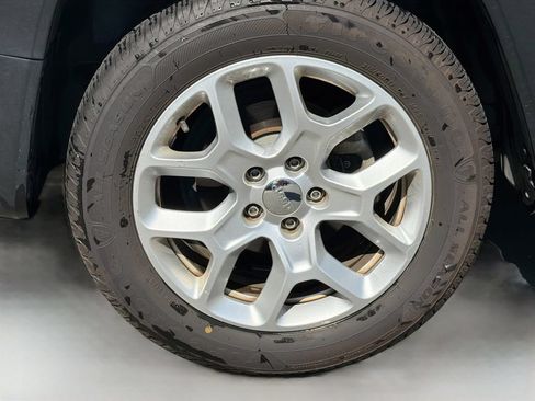 Used 2015 Jeep Renegade Latitude w/ Popular Equipment Group FWD image 6