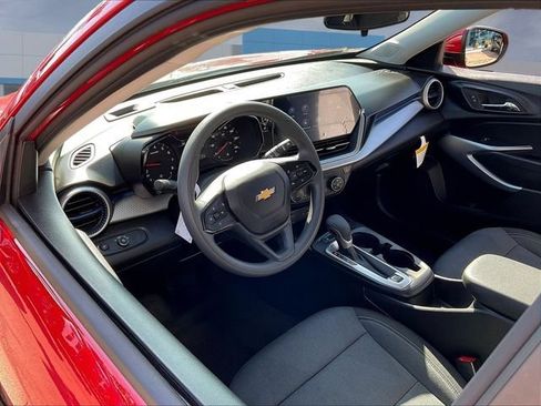 New 2026 Chevrolet Trax LS w/ LS Convenience Package FWD image 7