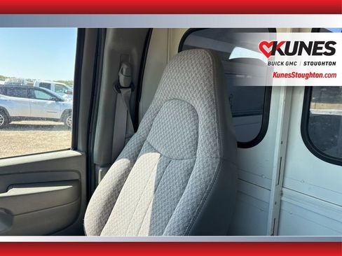 Used 2004 Chevrolet Express 3500 w/ Chrome Appearance Package RWD image 32