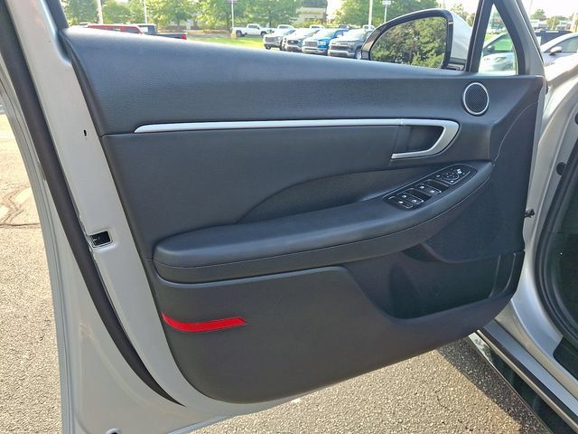 Used 2025 Hyundai Sonata SEL FWD image 12