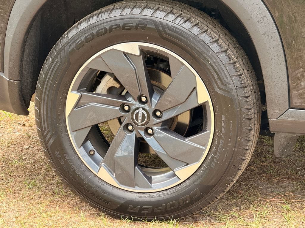 Used 2024 Nissan Rogue SV FWD image 10