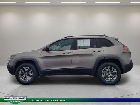 Used 2019 Jeep Cherokee Trailhawk w/ Cold Weather Group AWD/4WD image 7