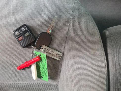Used 2006 Ford Taurus SE FWD image 22