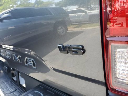 Used 2019 Toyota Tacoma TRD Off-Road AWD/4WD image 8