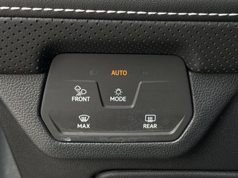 Used 2024 Volkswagen Atlas SE FWD image 23