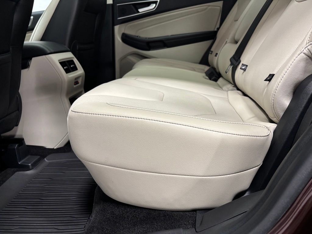 Used 2018 Ford Edge Titanium w/ Equipment Group 301A AWD/4WD image 42