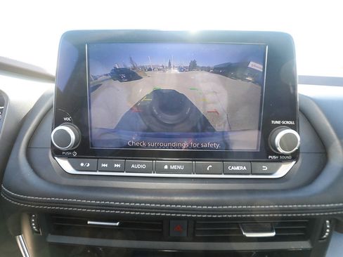 Used 2023 Nissan Rogue SV image 16