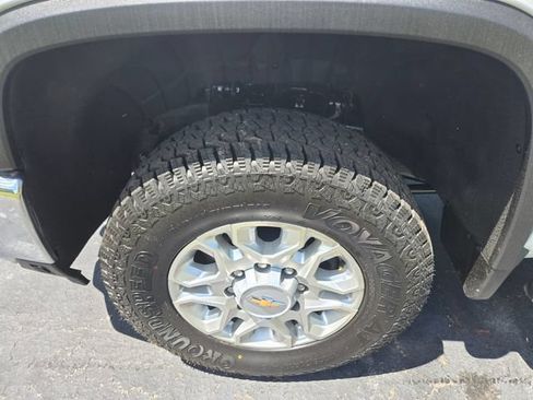 Used 2025 Chevrolet Silverado 2500 LT AWD/4WD image 24