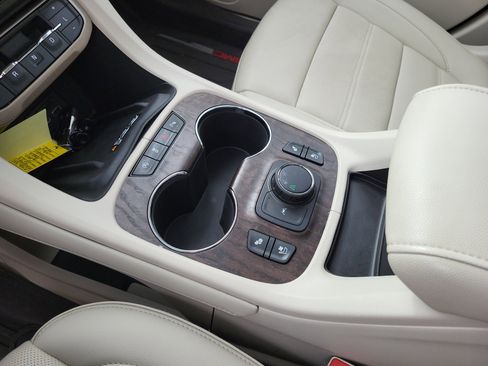 Used 2023 GMC Acadia Denali w/ Denali Technology Package image 25