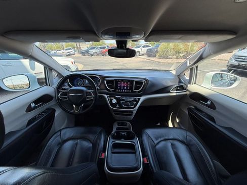 Used 2017 Chrysler Pacifica Touring-L w/ Tire & Wheel Group FWD image 47