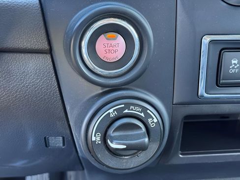 Used 2022 Nissan Titan SV image 18