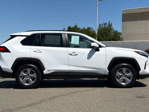 Used 2024 Toyota RAV4 XLE AWD/4WD image 6