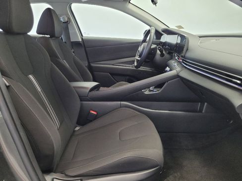 Used 2025 Hyundai Elantra SEL FWD image 21