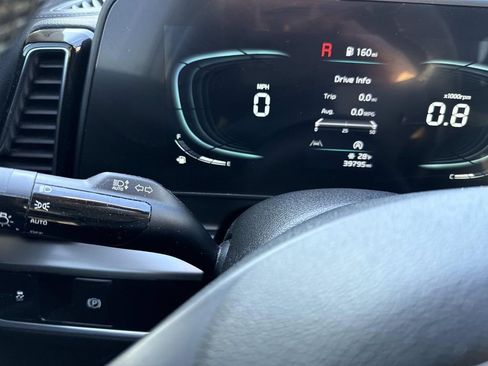 Used 2023 Kia Sportage EX image 31