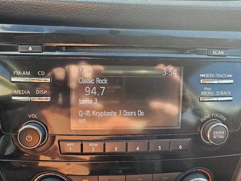 Used 2014 Nissan Rogue S image 14