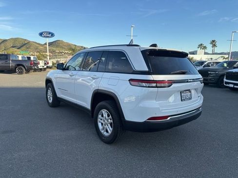 Used 2023 Jeep Grand Cherokee Laredo image 9