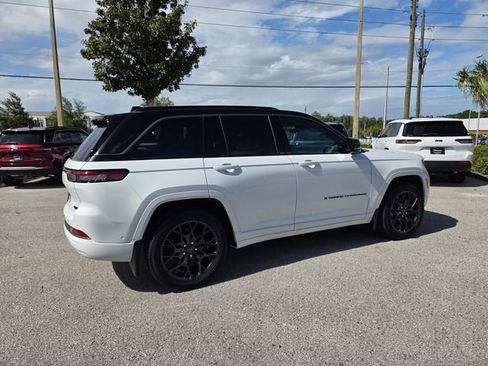 New 2026 Jeep Grand Cherokee Summit w/ Obsidian Package image 14