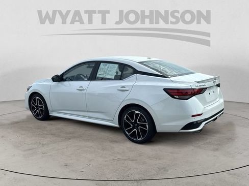 Used 2025 Nissan Sentra SR w/ SR Premium Package FWD image 3