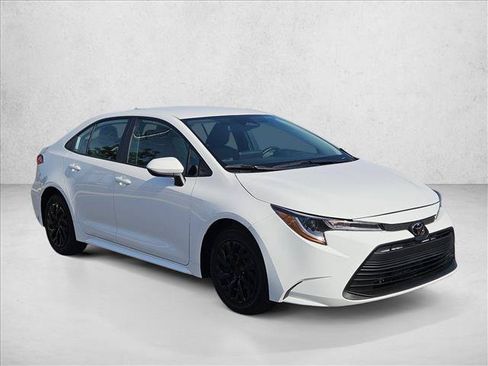 Used 2025 Toyota Corolla LE FWD image 3