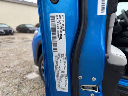 Used 2025 Jeep Compass Limited image 31