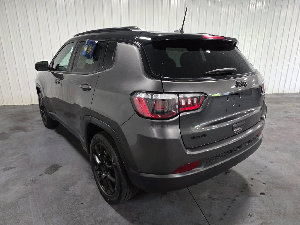 Used 2022 Jeep Compass Latitude AWD/4WD image 3