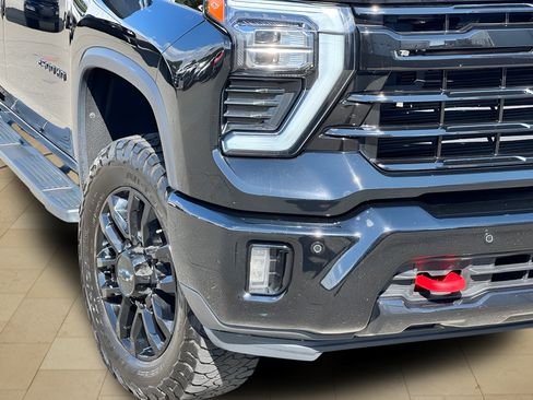Used 2025 Chevrolet Silverado 2500 LT w/ Trail Boss Package AWD/4WD image 45