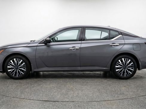 Used 2025 Nissan Altima 2.5 SV FWD image 5